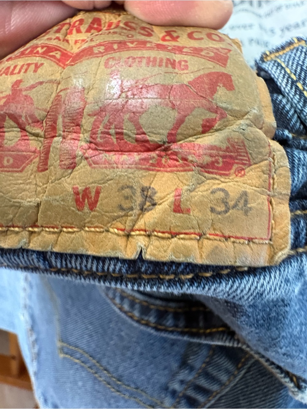 Levi's Light Blue Relaxed Fit Men's Jeans - Picture 3 of 9